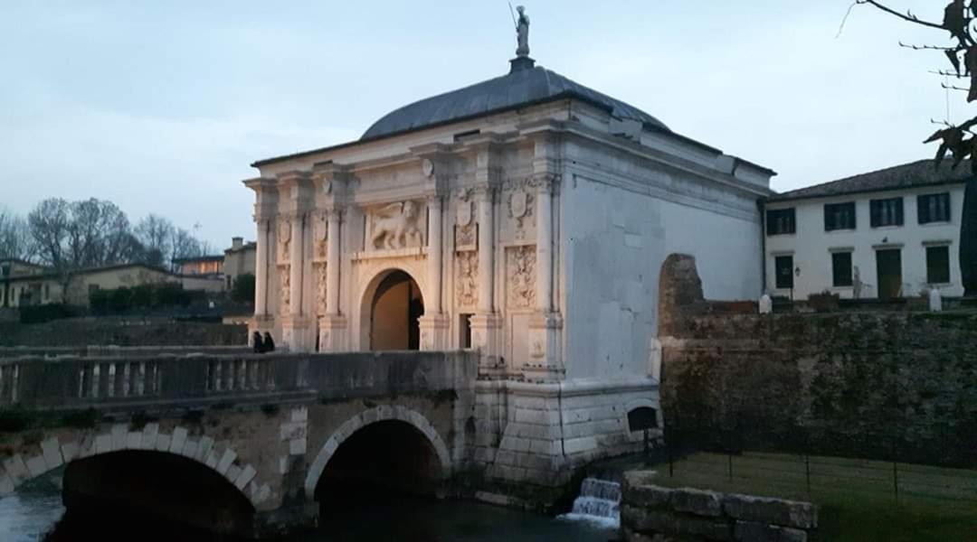 La Petite Maison Treviso Bagian luar foto